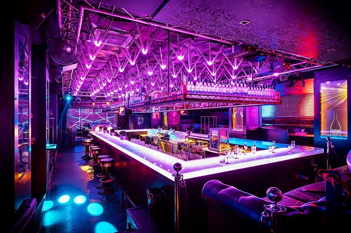 Discover the trendiest cocktail bar in Jaipur serving innovative drinks, vibrant ambiance, and a one-of-a-kind nightlife experience for cocktail lovers.