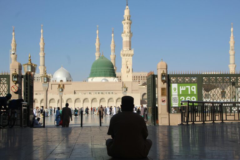 Premium Umrah Experience – Flights, Hotels, Meals